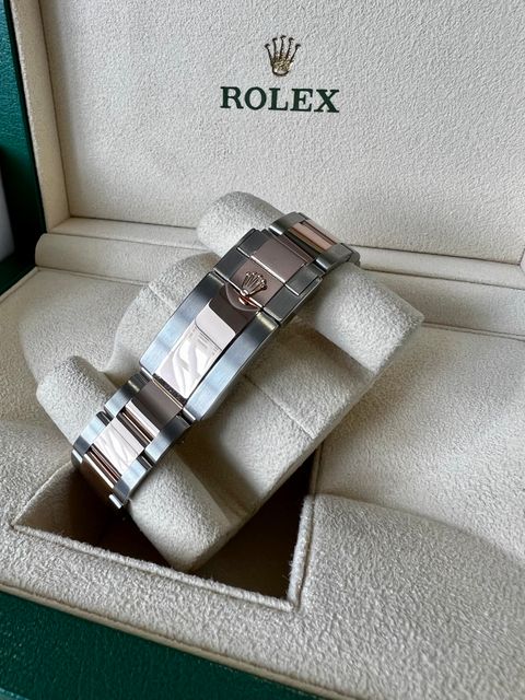 Rolex GMT Master II 126711 CHNR Image 3